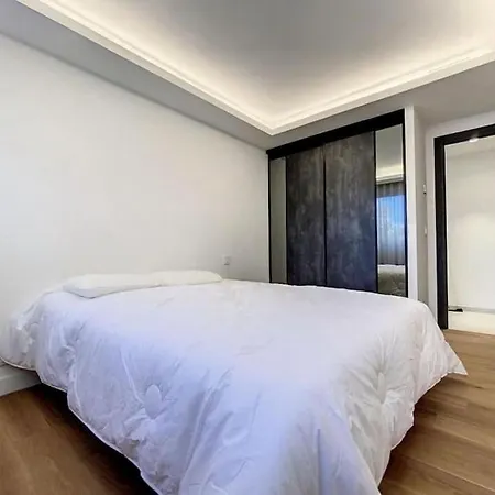 New 3 Bedrooms + Terrass + Carpark Апартаменты Сен-Тропе